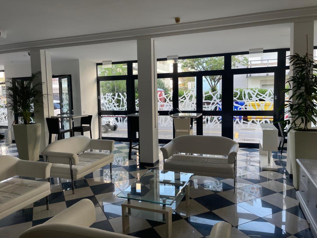 Hotel Athena Lignano Sabbiadoro Exterior photo