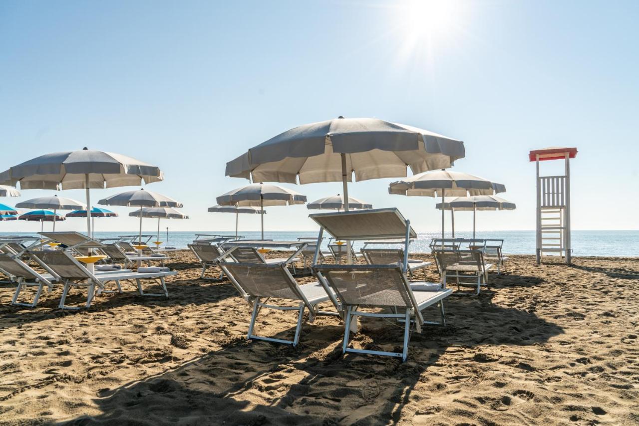 Hotel Athena Lignano Sabbiadoro Exterior photo